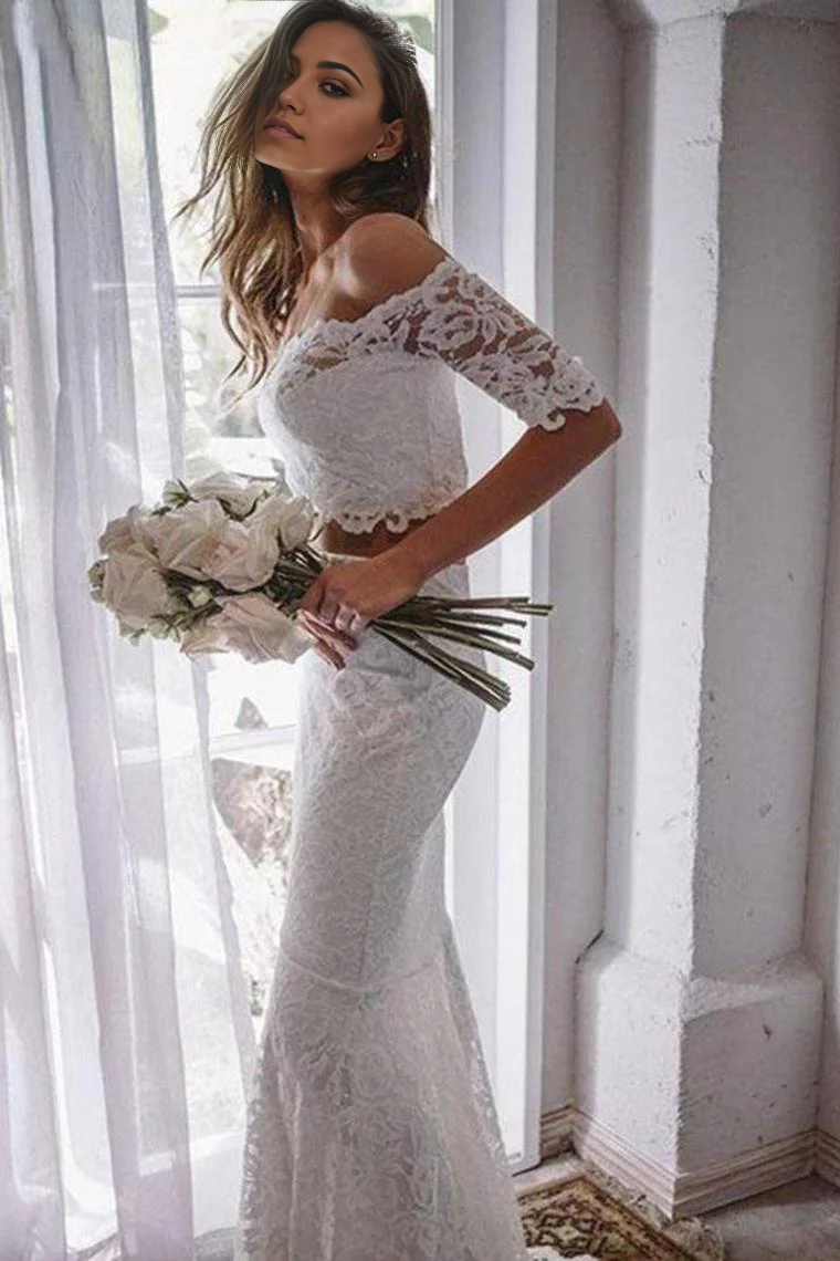 Vestido de novia de encaje color marfil con hombros descubiertos y corte sirena de dos piezas para playa